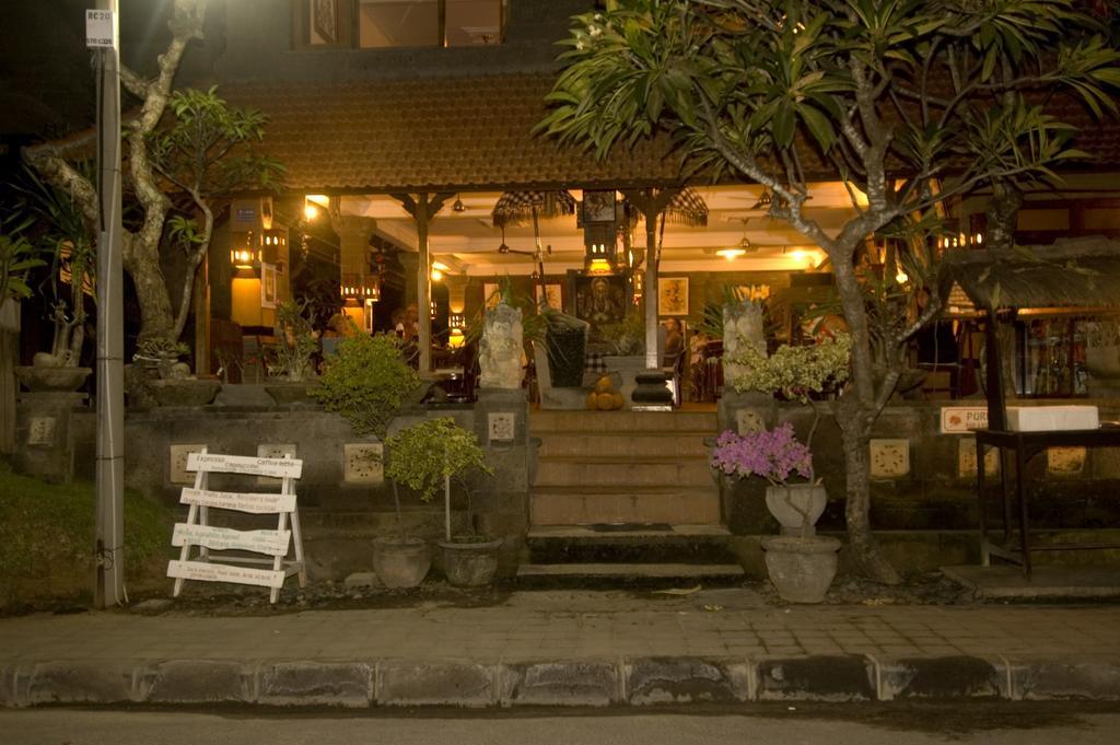 Puri Rai Hotel Padangbai  Esterno foto